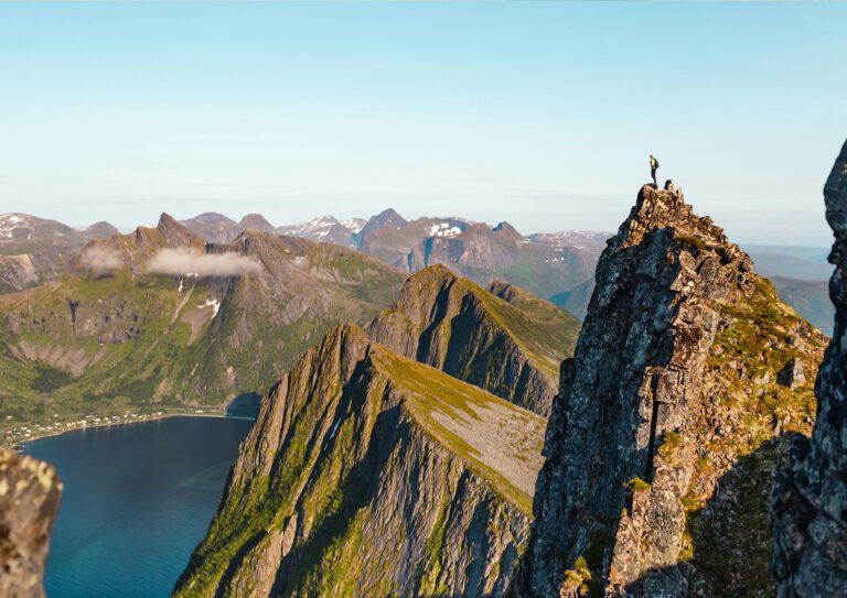 Quand planifier vos vacances aux Lofoten ? Climat, meilleure période pour y aller et conseils pratiques pour votre road trip.